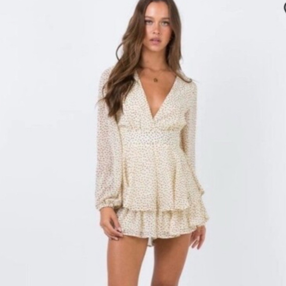 Princess Polly Romper White with brown polka dots
Long Sleeve Size 4